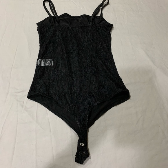 Lace bodysuit & skirt set - Picture 3 of 10